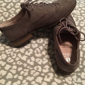 White Mountain | Grey Suede LaceUp Oxford. Sz 6 Wh